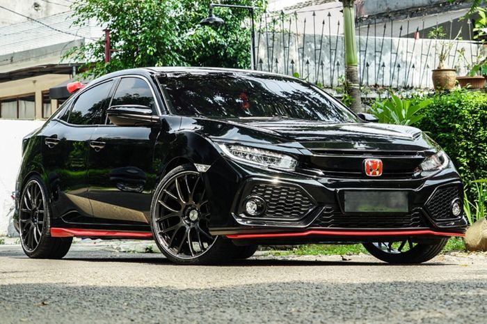 Honda Civic Hatchback jahit pelek lansiran Rays Homura