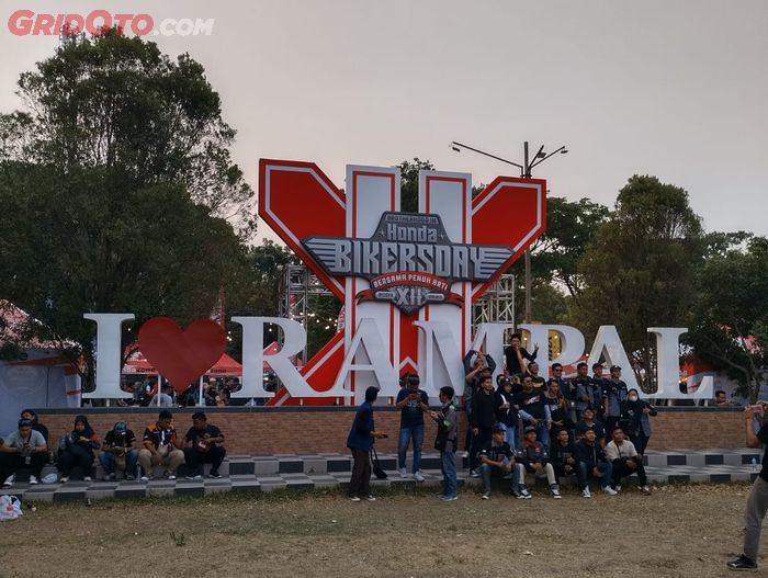 Lapangan Rampal kota Malang jadi sarana reuni pengguna motor Honda dari seluruh Indonesia