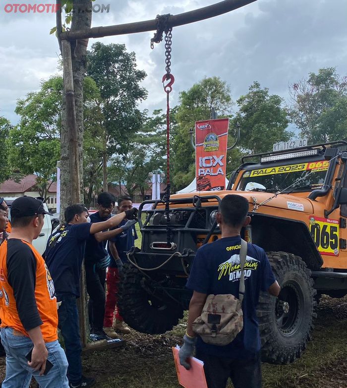 Kendaraan peserta IOX 2023 PALA sedang melakukan scrutineering