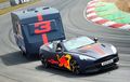 Video Balapan Gila Duo Red Bull Racing, Karavan Dibawa Ngebut di Sirkuit