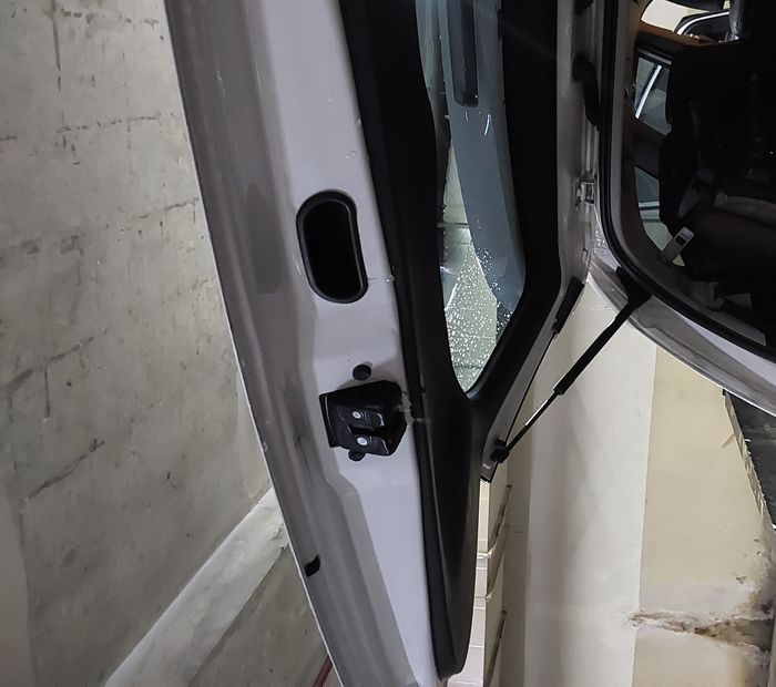 Ilustrasi pintu Toyota Kijang Innova reborn suka keluar air saat hujan dan usai mobil dicuci