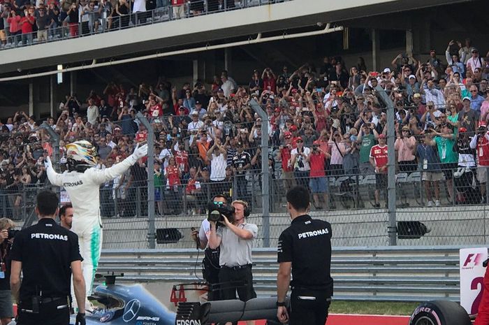 Lewis Hamilton meraih pole position di F1 Amerika Serikat (21/10/2017)