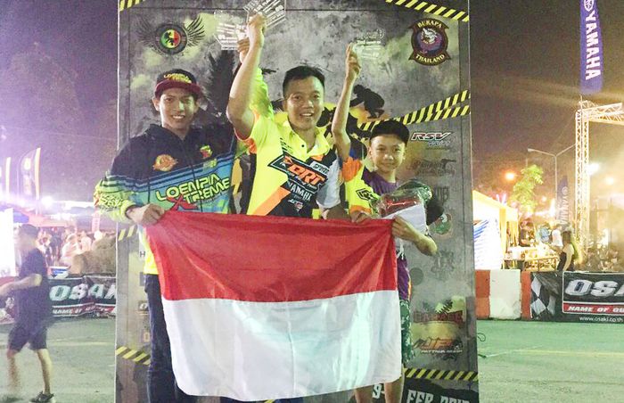 Tiga freestyler Indonesia borong podium di Burapa Battle Stunts 9 (kiri Ghani, tengah Wawam dan pali