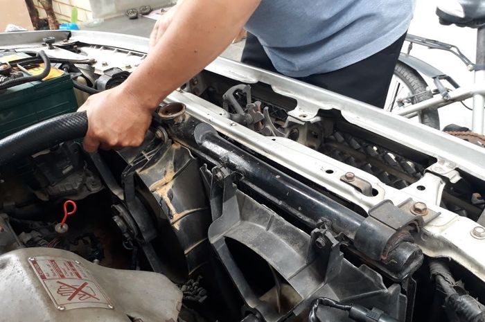 Sebaiknya radiator di cek rutin setiap 30.000 km