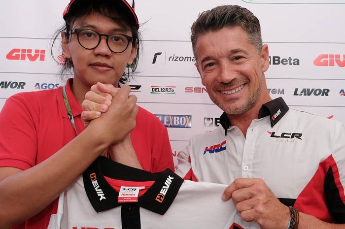 Putut Maulana (kiri) bersama Lucio Cecchinello, Pendiri dan Pemilik Tim LCR Honda di musim balap 2019