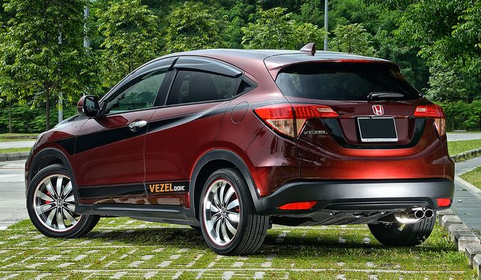 Ubahan simpel Honda HR-V memadukan warna merah dan aksen hitam body kit