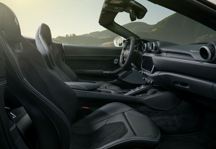 Tampilan kabin modifikasi Ferrari Portofino garapan Novitec