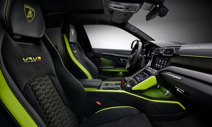 Tampilan kabin Lamborghini Urus Graphite Capsule