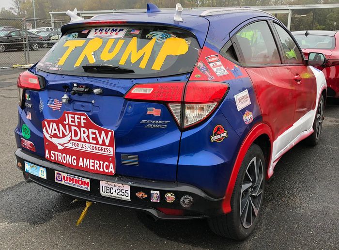 Honda HR-V tampil mencolok ikutan kampanye Donald Trump