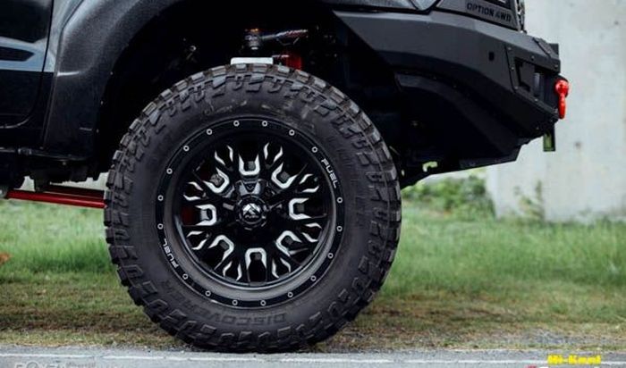 Modifikasi Ford Ranger pakai pelek 20 inci dan ban 35 inci