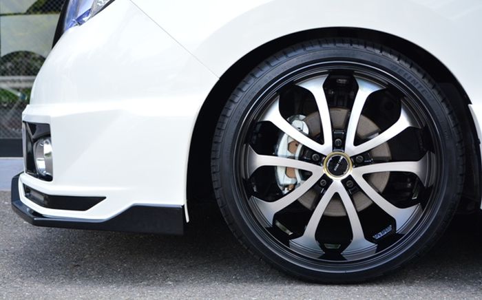 Modifikasi Nissan Serena lawas ditopang pelek Junou Babel ukuran 19x7,5 inci