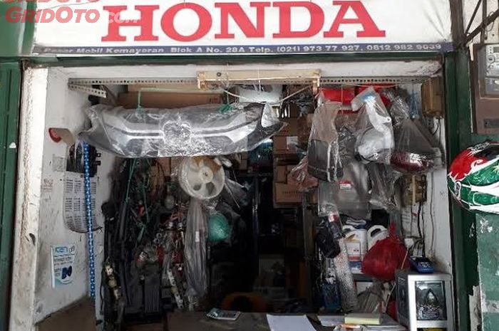 Ilustrasi spare part mobil Honda di toko