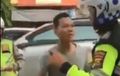 Video : Enggak Terima Ditilang, Pemotor Bentak Dan Dorong Polisi di Jalan