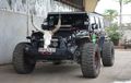 Jeep Wrangler Dimodif Nyentrik Mukanya Pajang Tengkorak Hewan
