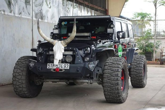 Modifikasi Jeep Wrangler sangar dan ektrem datang dari Vietnam