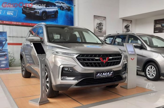 Harga mobil baru 2022 Wuling Almaz per Agustus mulai Rp 290 jutaan