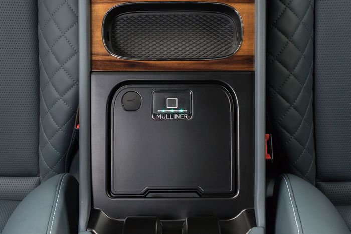 Bentayga Mulliner Biometric Storage diletakkan di konsol tengah