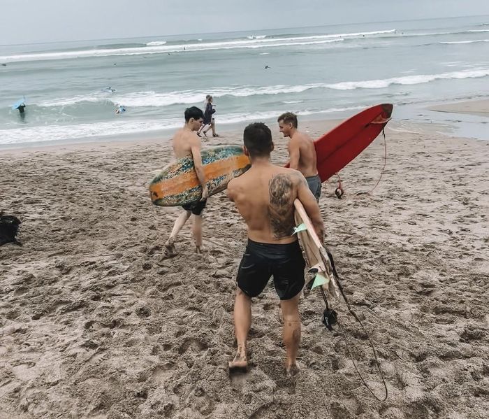 Jorge Martin liburan di Bali menikmati berselancar alias surfing