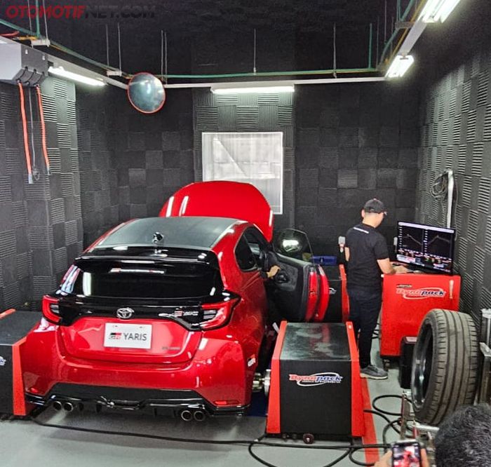 Konsumen juga bisa mengetahui performa mobilnya di atas mesin dyno usai dituning di GR Garage Pantai Indah Kapuk