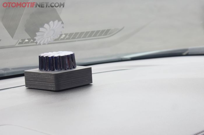 Bahaya taruh barang di dashboard