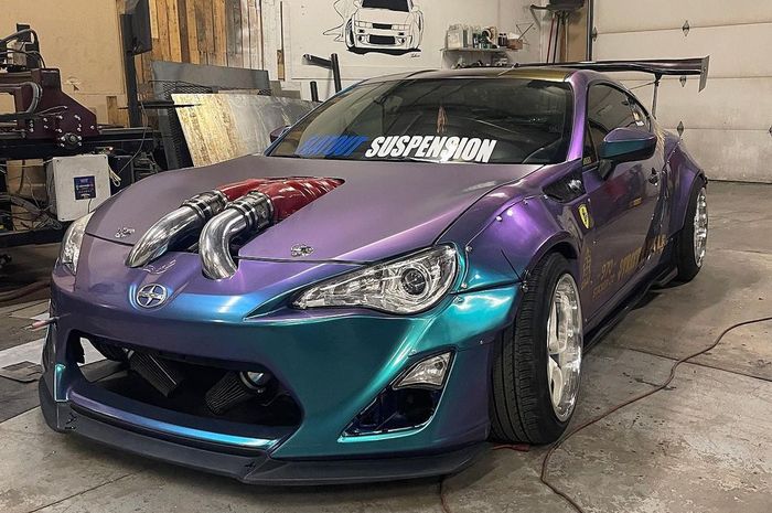 Modifikasi Toyota 86 bunglon jadi mobil drift dengan mesin V8 Maserati