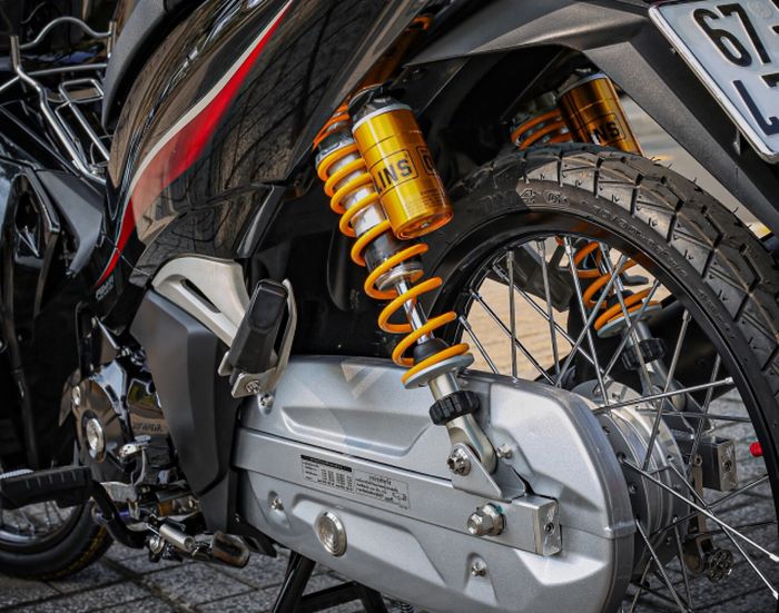 Suspensi belakangnya diganti dengan shock Ohlins