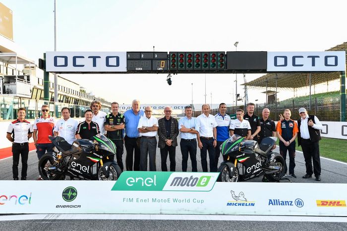 Para pemilik tim yang akan ikut berpartisipasi di balap motor listrik MotoE 2019, foto bersama di si