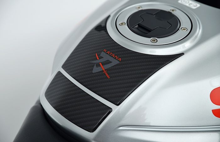 Tank pad dengan hiasan Samurai