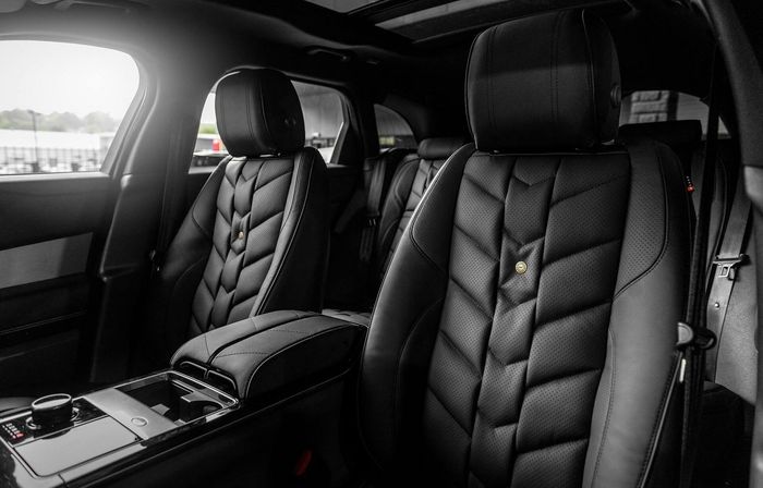 Bagian interior modifikasi Range Rover Velar hasil garapan Kahn Design