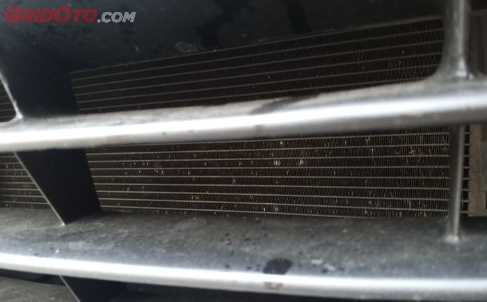 Dampak buruk kisi-kisi radiator mobil bekas rusak