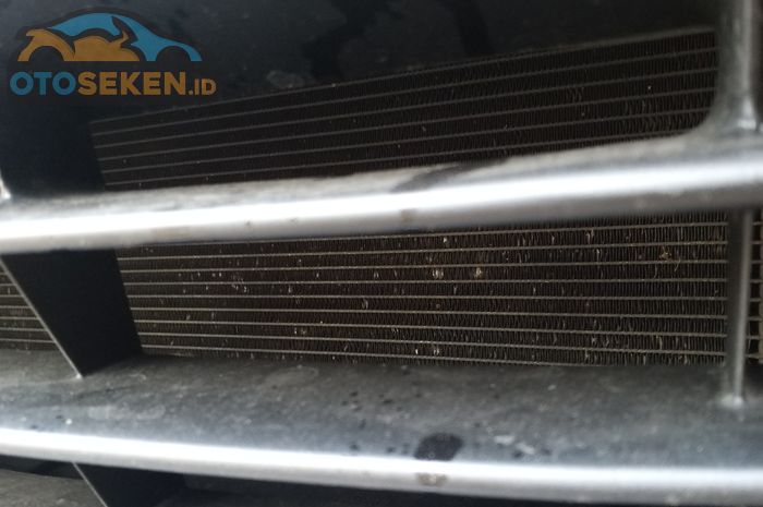 Dampak buruk kisi-kisi radiator mobil bekas rusak