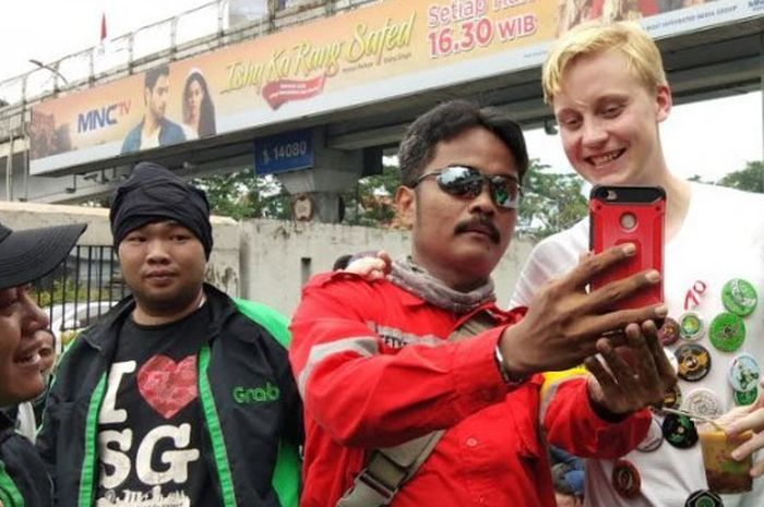 Andy, Bule asal Amerika Serikat ikut demo ojek online