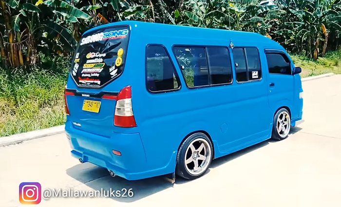 Bumper belakang Angkot Suzuki Carry mengasup double muffler