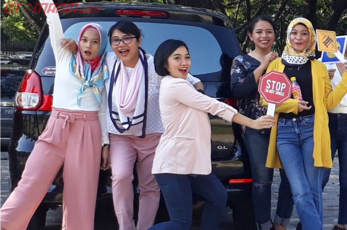 Falla Adinda (Tengah) ungkapkan kesan-kesannya setelah seraian bersama All New Baleno Hatchback