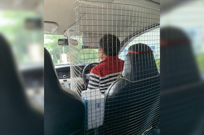 Driver taksi online pasang kawat antibegal