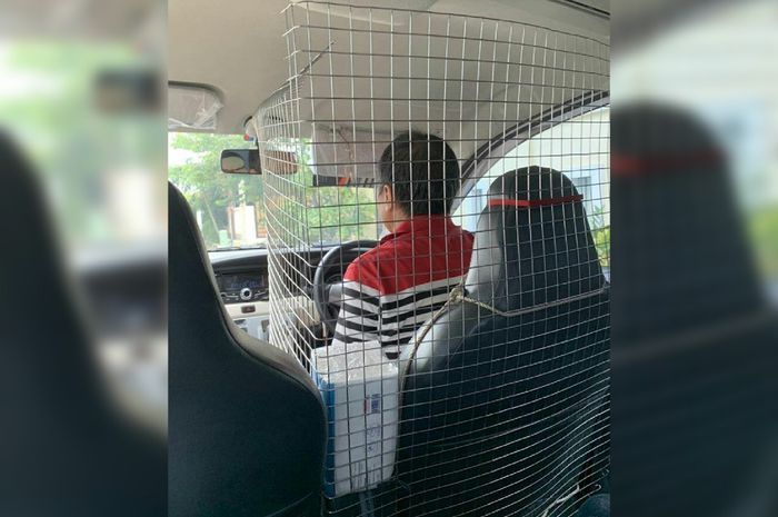 Driver taksi online pasang kawat antibegal