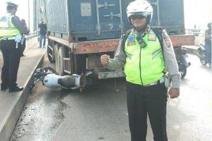 Ipda Tatang, Polantas yang viral karena jadikan motor dinas Suzuki Thunder jadi ganjalan truk