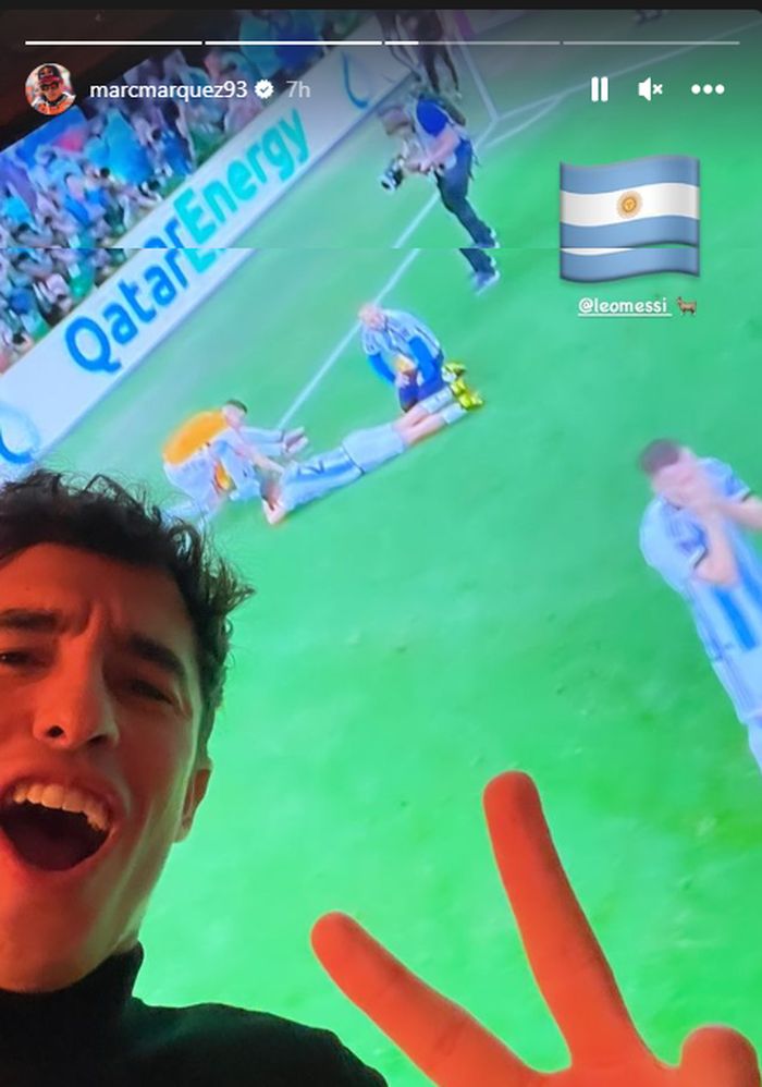 Meskipun Marquez berkebangsaan Spanyol, dia turut bangga dengan pencapaian Messi