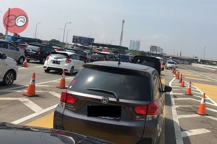 Macet di tol Cikampek bakal diurai lewat contra flow