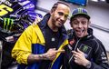 Naik Motor Yamaha M1 Milik Valentino Rossi, Lewis Hamilton Kecelakaan!