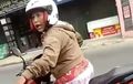 Video : Begini Jadinya Lawan Emak-emak di Jalan, Pakai Jurus Ngamuk, Pemotor Tak Berkutik
