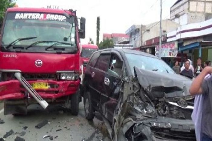 Ilustrasi laka lantas.