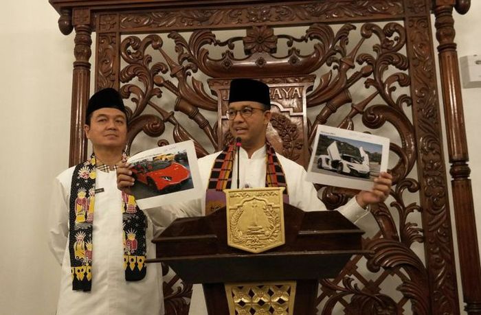 Gubernus Anies Baswedan berikan pengumuman mengenai tunggakan pajak mobil mewah warga Jakarta