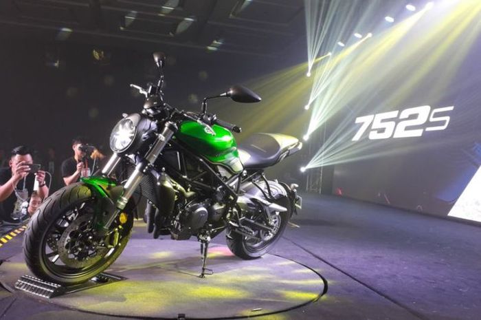 Benelli 752 S bergaya naked yang gagah