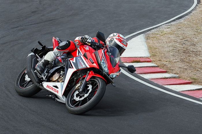 Ilustrasi Honda CBR150R ABS Racing Red