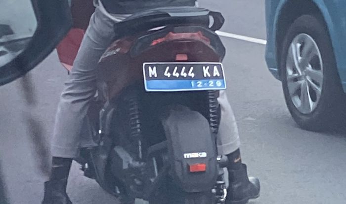 Diduga motor listrik MAKA Motors memiliki desain sepatbor model mudguard dan lampu belakang lancip