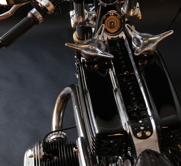 Tangkinya dibuat dari valve cover Chevrolet V8