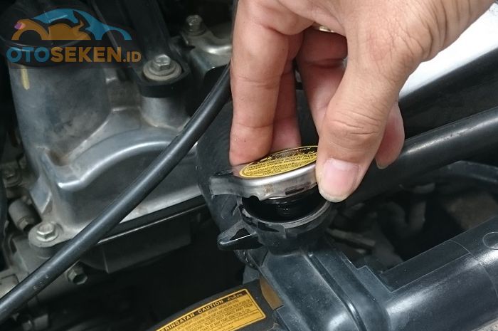 Efek Telat Ganti Air Radiator atau Coolant Mobil Bekas
