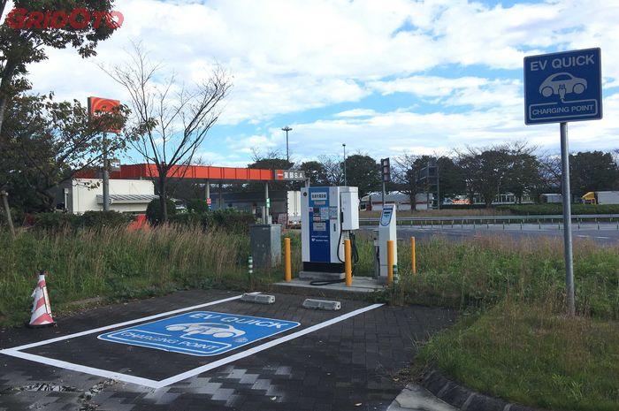 Lahan charge mobil listrik di Jepang