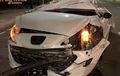 Toyota Fortuner Berpelat Dinas Polri Ngebut Lawan Arah Sebabkan Dua Mobil Ringsek, Pelaku Kabur